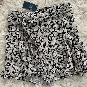 Abercrombie floral skort